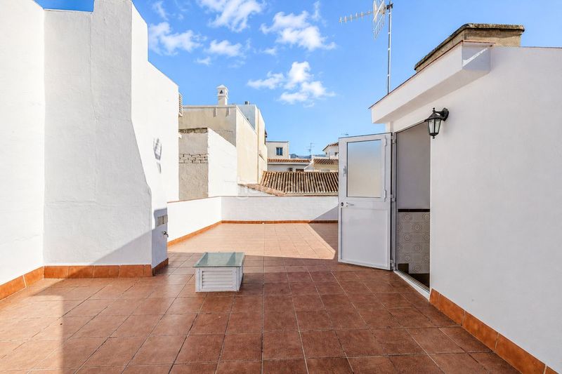 Foto bf323b9b-e1ff-4d9b-909c-a85531493032. Casa adossada amb calefacció a Centro Nerja