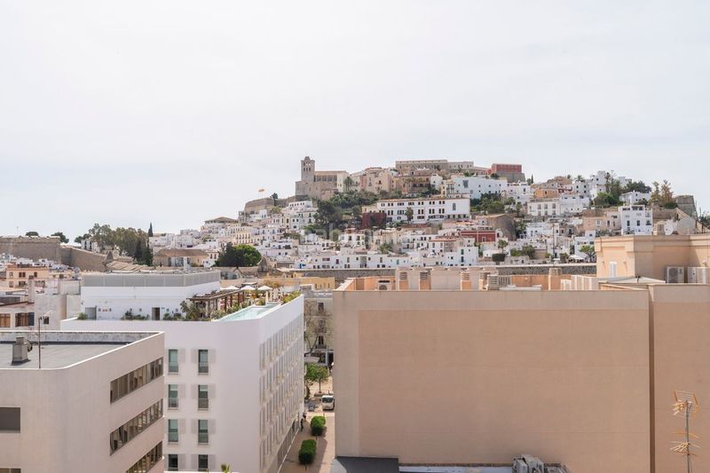Foto bcacea75-16a7-4727-9907-dbbc1ef46684. Ático en S´Eixample-Can Misses Ibiza