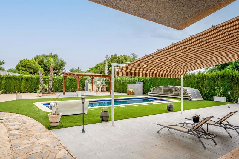 Foto b9cbe552-87e9-4a4e-909d-8af91628bb1e. Casa amb calefacció aparcament piscina a La Algoda - Matola - Llano de San José Elche / Elx