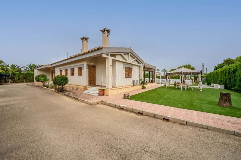 Foto f98f2c9a-89e9-44b3-9156-bef4fd66352a. Casa amb calefacció aparcament piscina a La Algoda - Matola - Llano de San José Elche / Elx