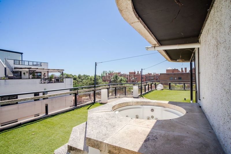 Foto ba85a1b6-8ff2-4b6d-947b-644e0c7ddbf7. Àtic amb calefacció aparcament piscina a Aravaca Madrid
