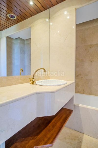 Foto ca8181b7-a040-4e12-b77b-4a925f348d51. Àtic amb calefacció aparcament piscina a Aravaca Madrid