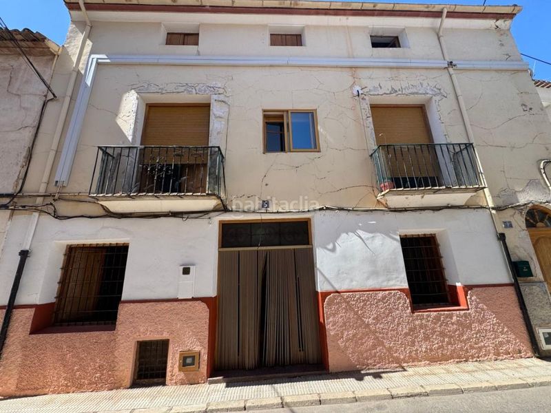 Foto d94e6292-5b8b-4e38-b2ea-307072155757. Casa adossada amb calefacció a Ayora