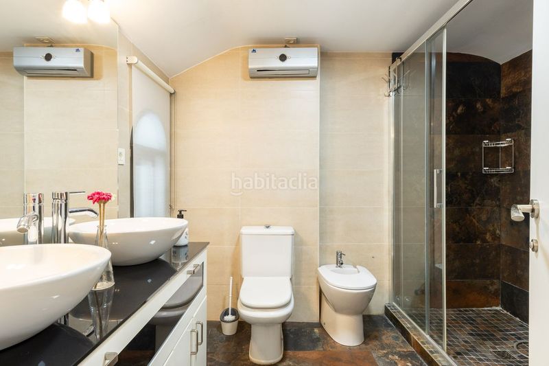 Foto ce6b4960-8608-4a31-b8ca-537d453e3f19. Casa aparellada amb calefacció aparcament a Alaquàs