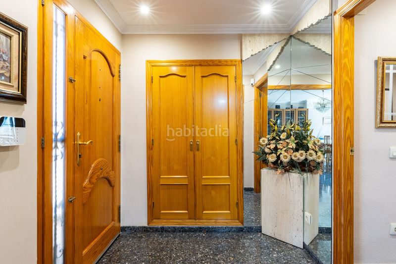 Foto da3df730-f864-4b5a-ba54-25d370799987. Casa aparellada amb calefacció aparcament a Alaquàs