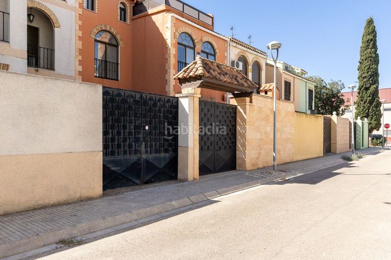 Foto db08a048-f82a-46cc-b31c-3705981f97db. Casa aparellada amb calefacció aparcament a Alaquàs