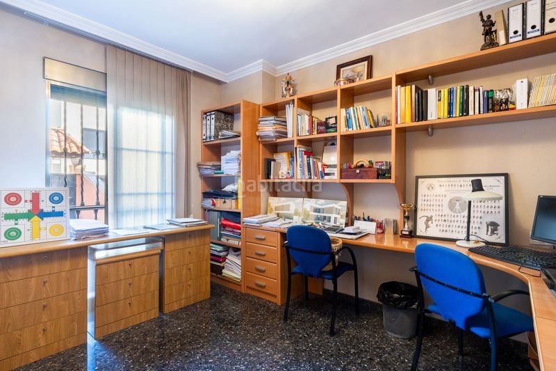 Foto e1ddaca9-52a6-4797-8096-134797050e25. Casa aparellada amb calefacció aparcament a Alaquàs