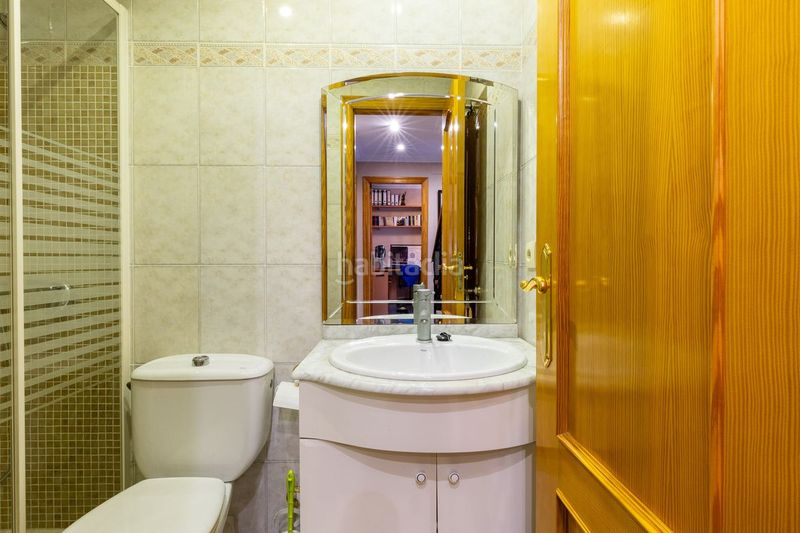 Foto fb1a4104-2661-4aed-b921-74d3e7607e63. Casa aparellada amb calefacció aparcament a Alaquàs