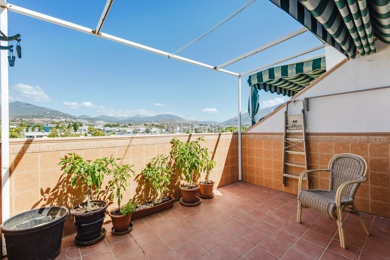 Foto 78fdd8bf-d740-43d9-8ff4-55f0081bc614. Zweistöckige wohnung mit heizung in San Pedro de Alcántara Pueblo Marbella