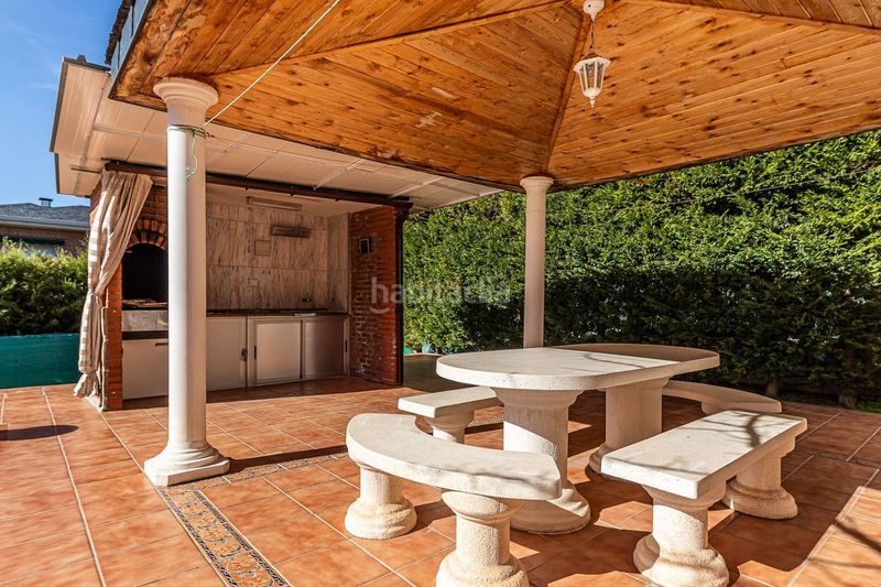 Foto 2139b355-f4b1-4b2c-8d9a-0827af487ef6. Casa aparellada amb calefacció aparcament piscina a Villalbilla