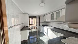 Casa aparellada  Calle valencia. Chalet pareado en venta en utiel