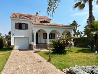 Casa  Carrer del coll-verd. Una joya frente al mar