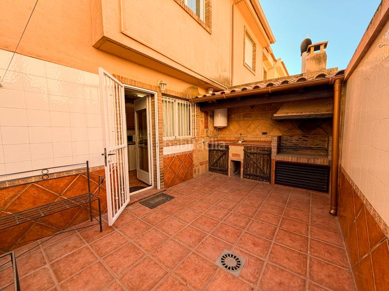 Foto 4ab5cf43-f6b5-4f48-b9ad-068ee2061f47. Casa adossada amb aparcament a San José-Los Metales Sagunt