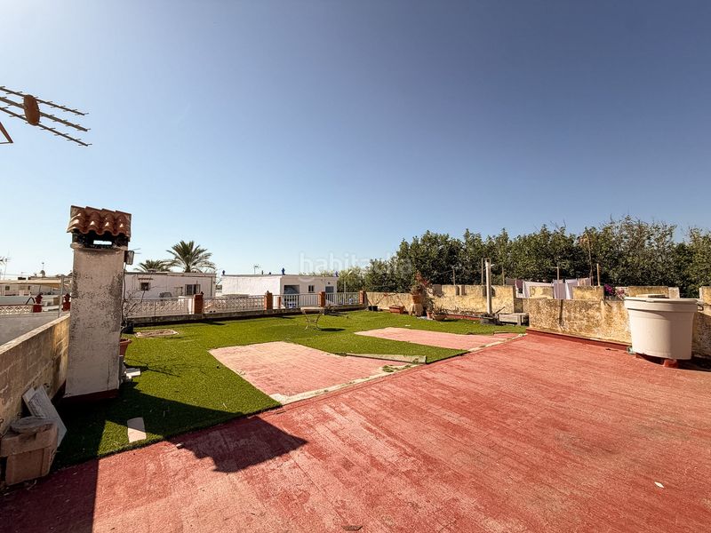 Foto bd7388ad-b4af-4dae-b6b6-6a9f4a010fec. Casa adossada amb xemeneia a El Marenyet Cullera