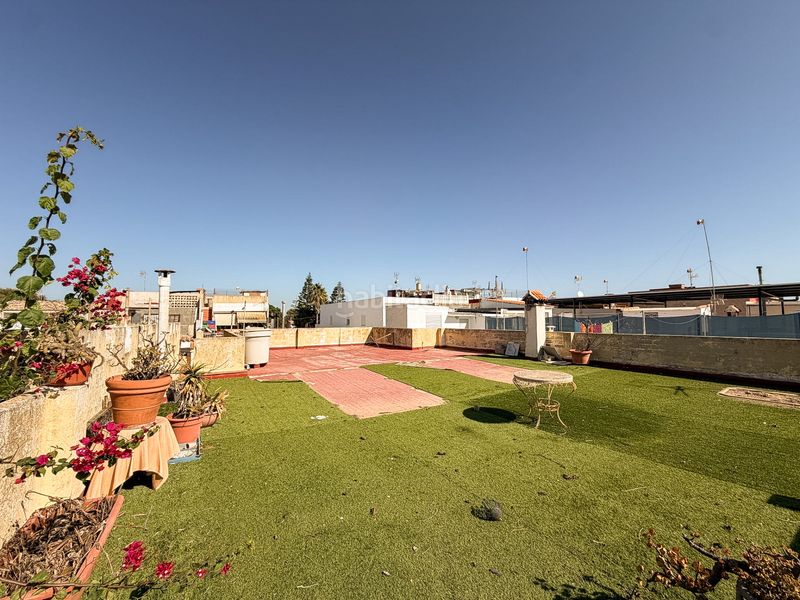 Foto e4e25c30-0a58-43a5-a84c-40be84ce3521. Casa adossada amb xemeneia a El Marenyet Cullera