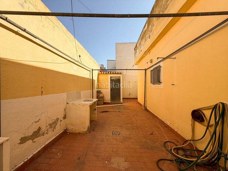 Foto f9d88fa2-a262-442f-94cb-61ef52105193. Casa adossada amb xemeneia a El Marenyet Cullera