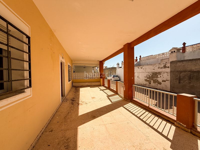 Foto fbb5e11c-299b-467e-8636-17faa502c317. Casa adossada amb xemeneia a El Marenyet Cullera
