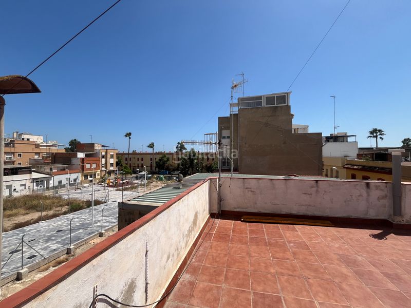 Foto 1b76c015-bd5c-4041-a50a-02ec3a325987. Pis a playa puerto de Sagunto Sagunt