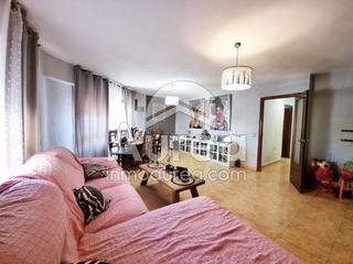 Pis en Centro. Piso de 99 m con 3 dormitorios y 2 baos