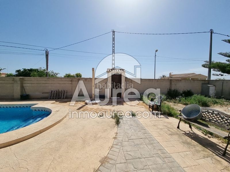 Foto 296c86e8-75c8-4564-a8fb-28c9a6f13ee7. Casa amb piscina a Fontcalent Alicante