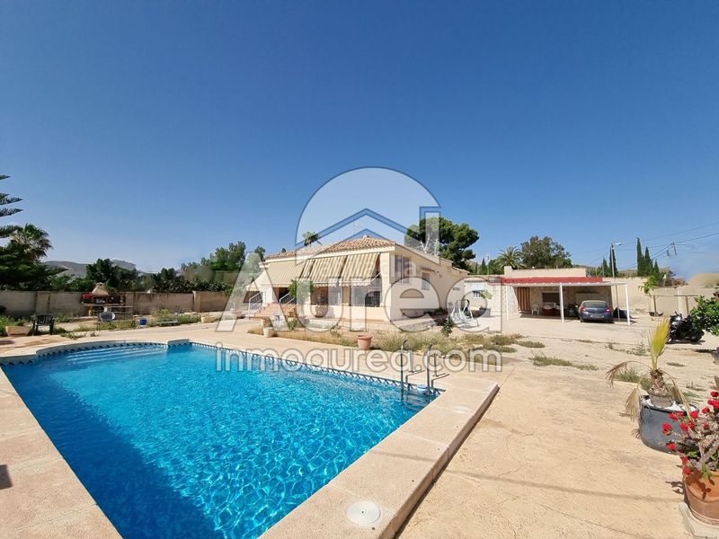 Foto 6929b183-b24a-4826-8992-d0ea352e4ef6. Casa amb piscina a Fontcalent Alicante