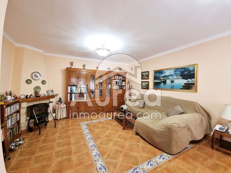 Foto a3bd78b7-f296-438a-b19f-0cab02c30d78. Casa amb piscina a Fontcalent Alicante