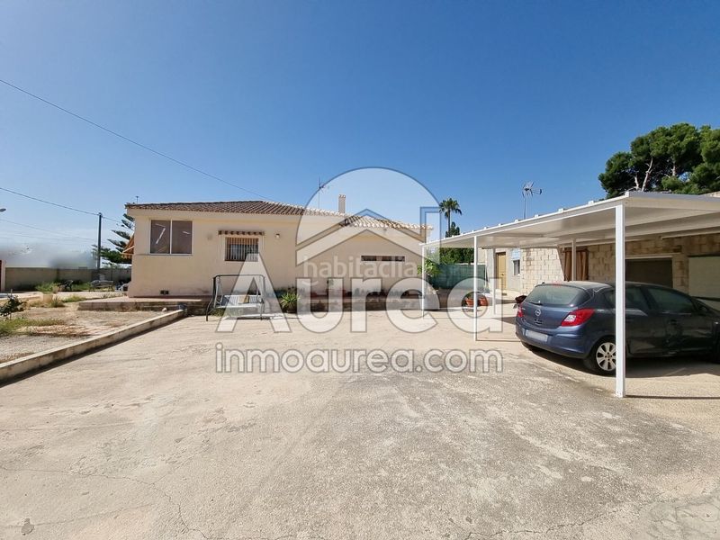 Foto ab2558c9-729e-473e-85fa-ca893f525848. Casa amb piscina a Fontcalent Alicante