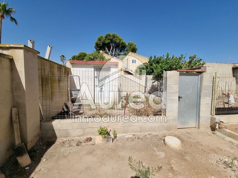 Foto b0a8e772-2be7-4712-8bfb-0929cfcf4ba8. Casa amb piscina a Fontcalent Alicante