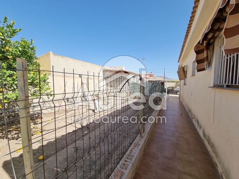 Foto dd7df81f-c41d-4c2a-9b77-aaac3ea6d831. Casa amb piscina a Fontcalent Alicante