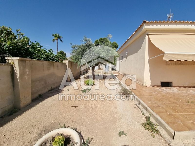 Foto ef5411dc-6bd3-4b37-9cbb-d6c59dd0c98b. Casa amb piscina a Fontcalent Alicante