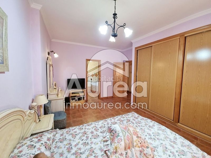 Foto f7f6d813-1915-458b-9547-1cd3945e3582. Casa amb piscina a Fontcalent Alicante
