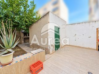 Pis a Centro. Amplio bajo de 4 dormitorios con gran patio en zona juzgados