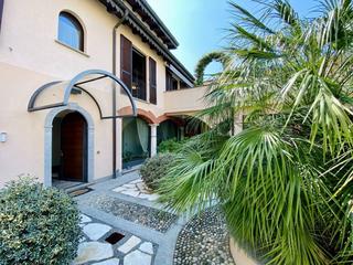 Xalet a La Miranda. Casa en venta en esplugues de llobregat