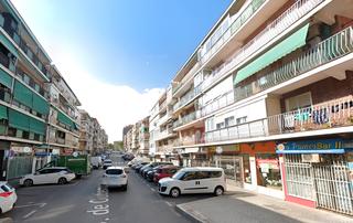 Appartement  Calle de gutierre de cetina. Luminoso piso renovado con terraza en zona bien comunicada