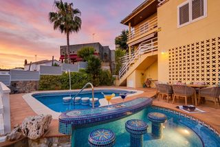 Casa  Carrer cretas. Hermosa casa en viladecans, cerca a la playa