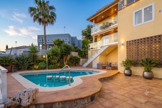 Casa  Carrer cretas. Hermosa casa en viladecans, cerca a la playa
