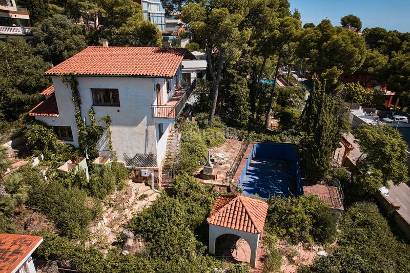 Foto 05b4b519-bb6c-492f-9128-36333ee291f0. Maison avec cheminée parking piscine dans Montmar Castelldefels