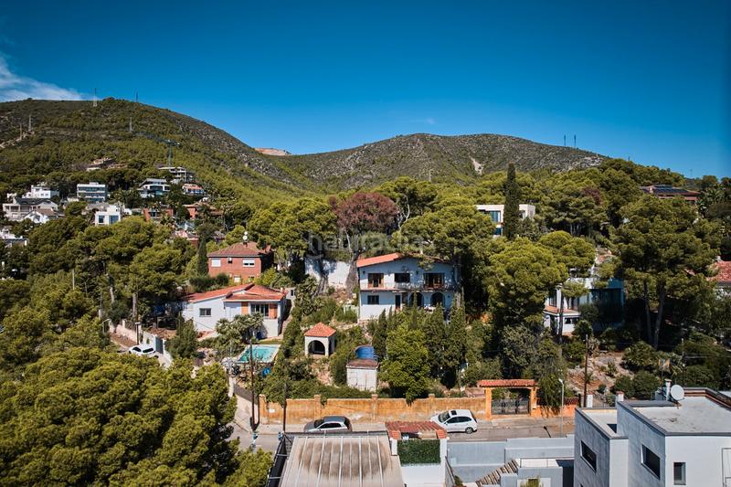 Foto 0b2ab6bd-2a80-4e1b-9ad9-6f82d10eaa2a. Maison avec cheminée parking piscine dans Montmar Castelldefels