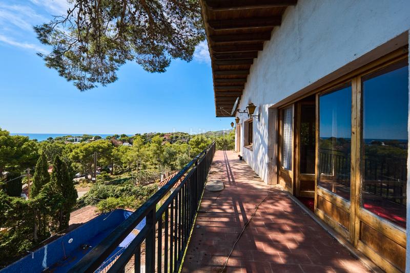 Foto 13f04877-2f1f-43bd-89c5-8475c4591588. Maison avec cheminée parking piscine dans Montmar Castelldefels