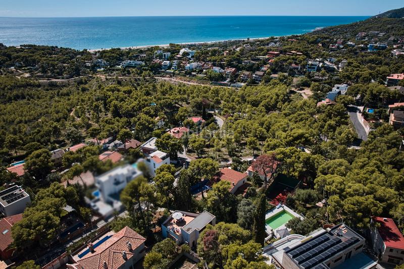 Foto 178173c6-ec6d-45a8-9c84-5df2e9f52bb9. Maison avec cheminée parking piscine dans Montmar Castelldefels