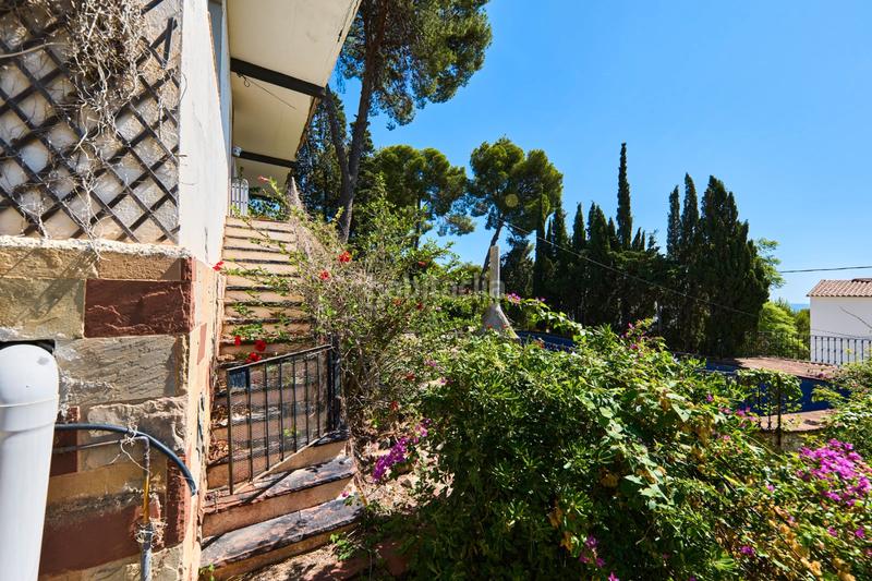 Foto c3f2c9b3-a7ef-43ea-aefa-65de51f3e681. Maison avec cheminée parking piscine dans Montmar Castelldefels