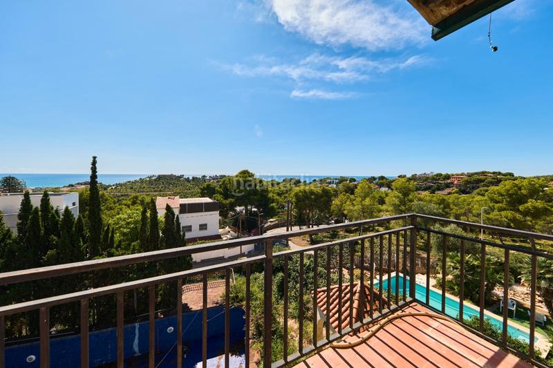 Foto dc8c0425-b160-46a8-ae35-8fb06b6f11e0. Maison avec cheminée parking piscine dans Montmar Castelldefels