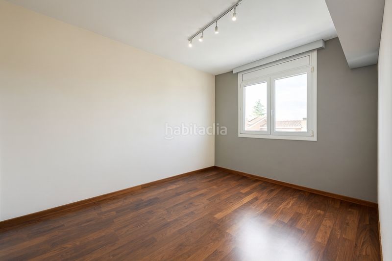 Foto ab38ad6b-0237-4065-b314-28f8d1da17d4. Casa adossada amb aparcament piscina a Centre-Eixample-Can Llobet Barberà del Vallès