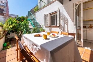 Reihenhaus  Carrer de maria cristina. Vivienda con encanto histórico y gran potencial en badalona