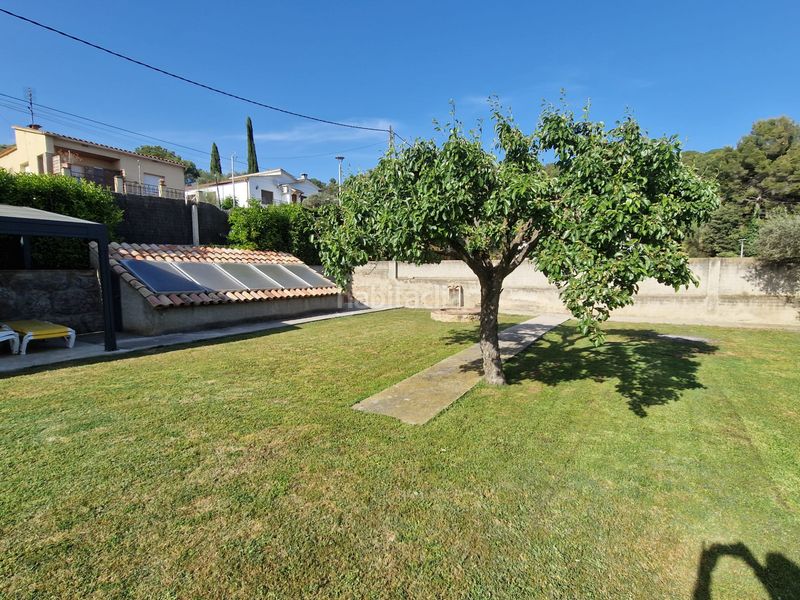 Foto edde601d-88d5-4f21-9a2f-a9e47232d394. Masia amb xemeneia aparcament piscina a Ametlla del Vallès (L´)