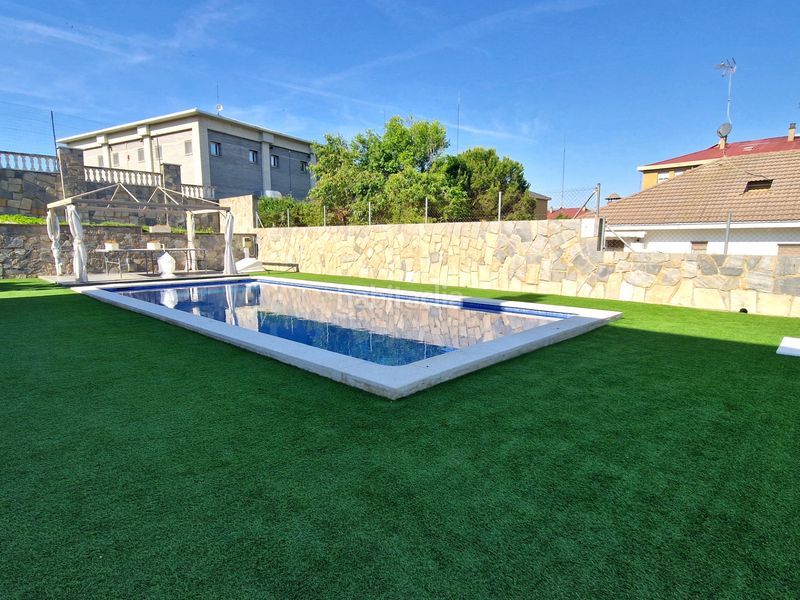 Foto 253dee23-9a96-4fd1-a563-4c545003d9ed. Xalet amb calefacció aparcament piscina a Can Parellada Terrassa