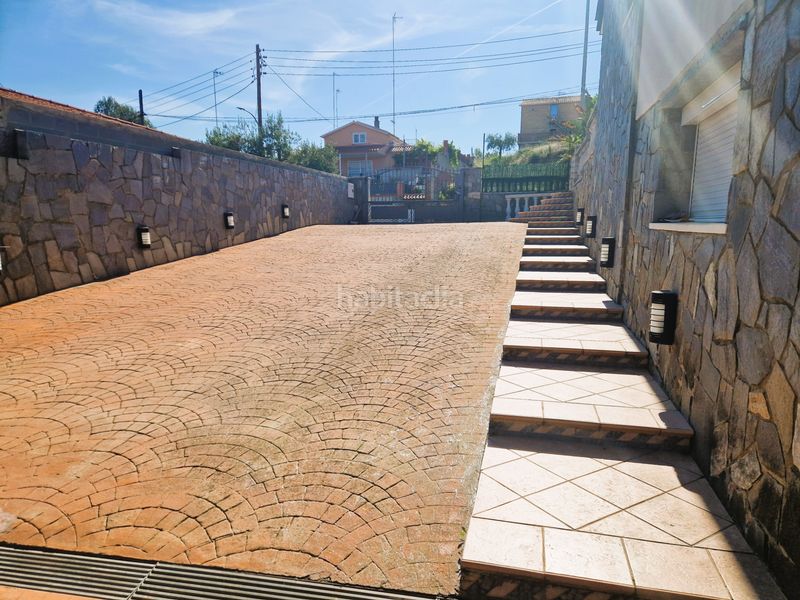 Foto 3c31d6d8-f9dd-411a-aff7-e15d53d87142. Xalet amb calefacció aparcament piscina a Can Parellada Terrassa