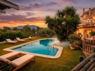 Casa  Carrer de ramon muntaner. Casa con piscina en esparraguera