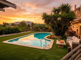 Haus  Carrer de ramon muntaner. Casa con piscina en esparraguera