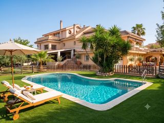 Casa  Carrer de ramon muntaner. Casa con piscina en esparraguera